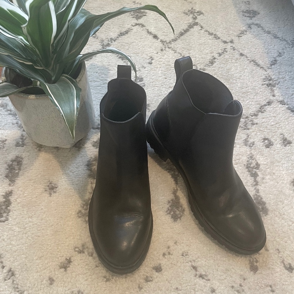 Steve Madden Urmi black booties - Size 6.5